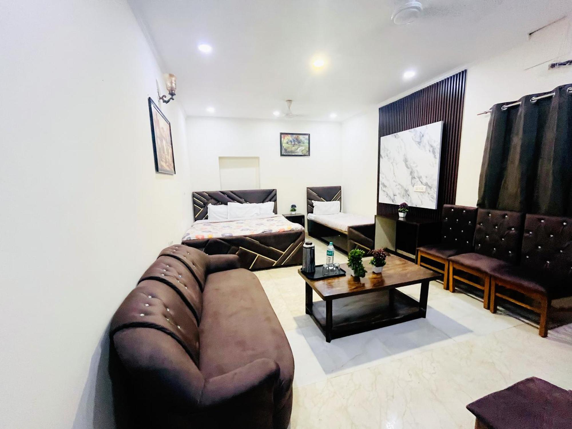 Tom & Jerry - 10 Mins From Nizamuddin Railway Station Hotel